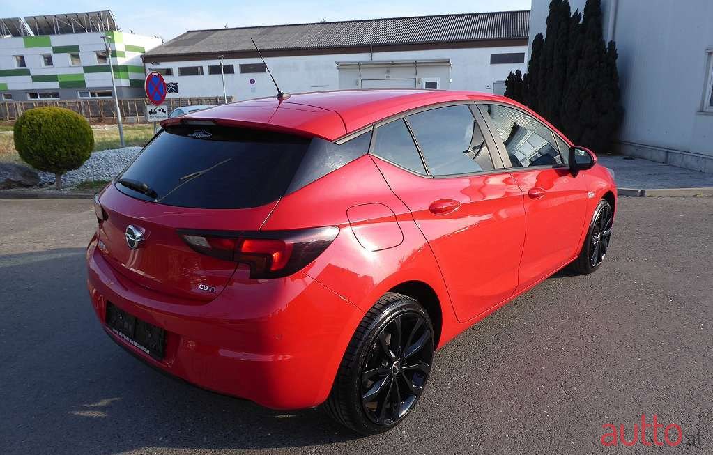 2017' Opel Astra photo #4