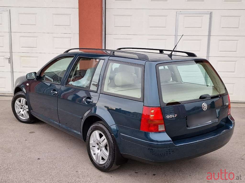 2002' Volkswagen Golf photo #5