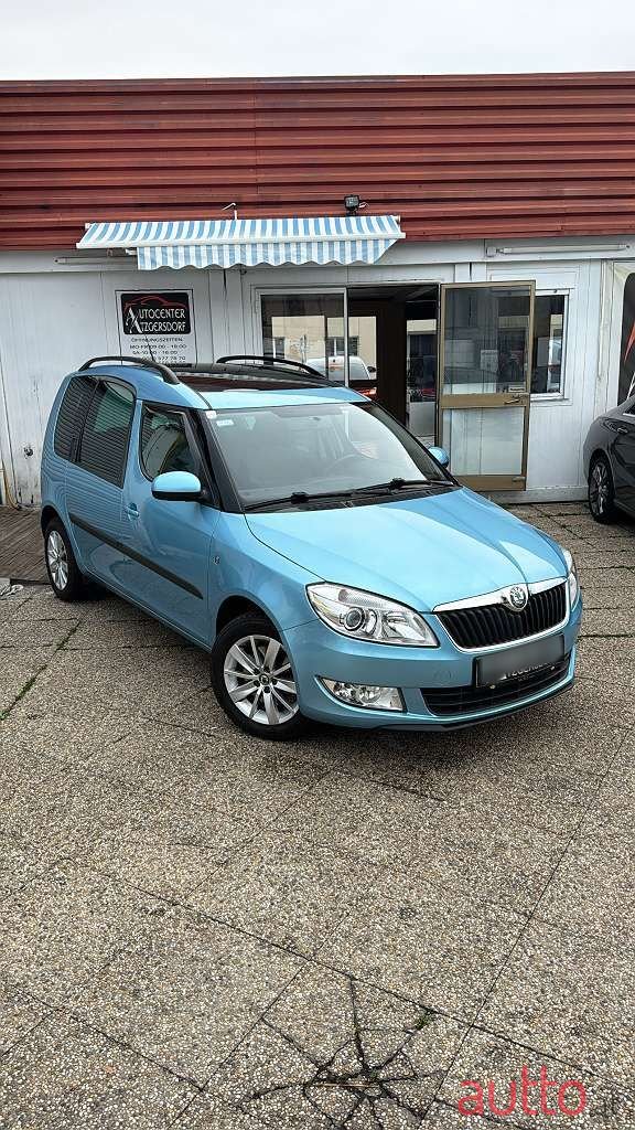 2011' Skoda Roomster photo #2