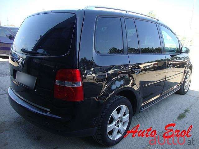 2004' Volkswagen Touran photo #4