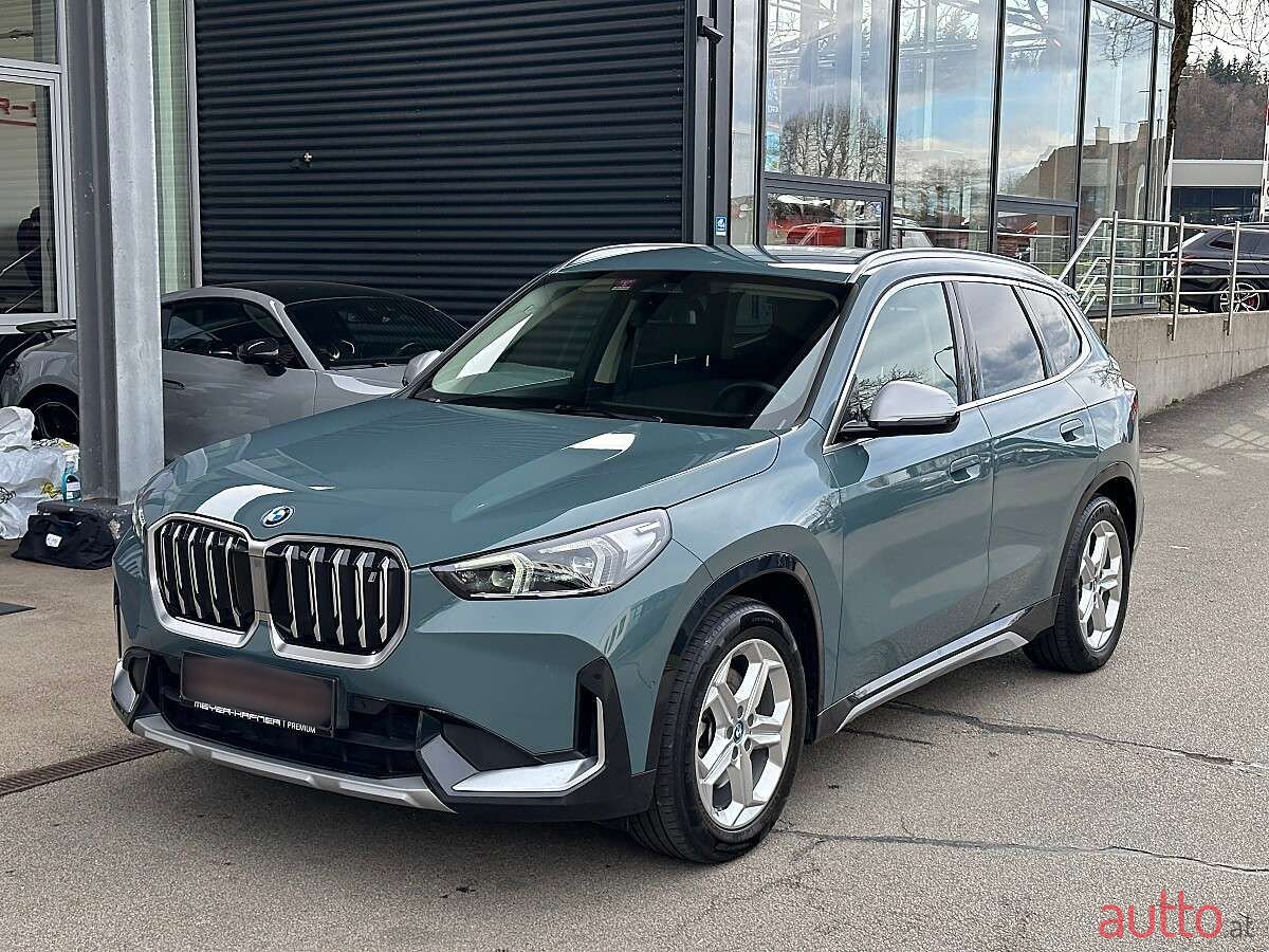 2023' BMW iX1 photo #1