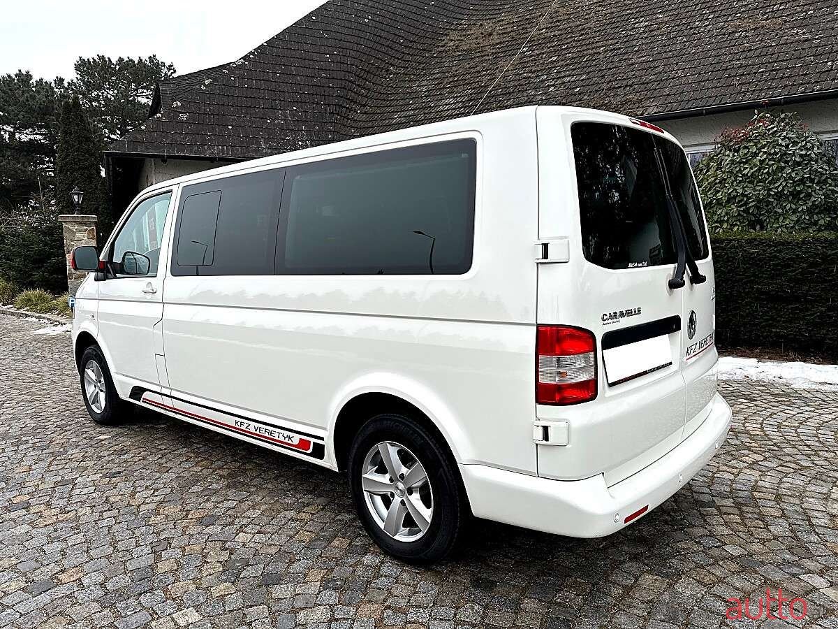 2009' Volkswagen Caravelle photo #4