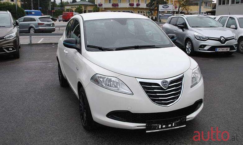 2013' Lancia Ypsilon photo #3