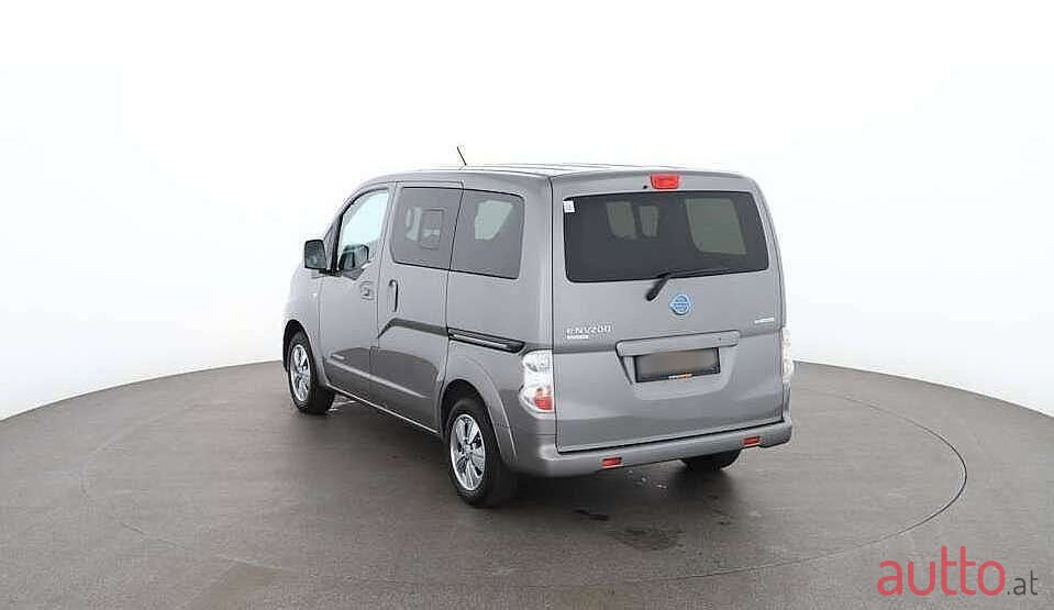 2015' Nissan NV200 photo #4