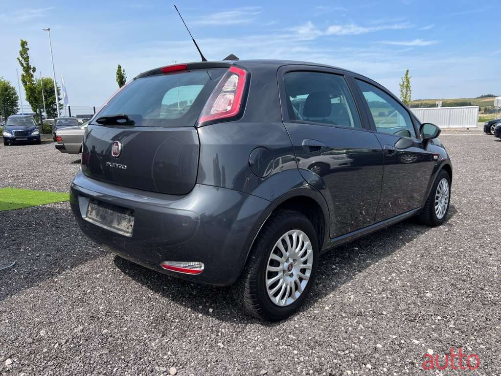 2012' Fiat Punto photo #4