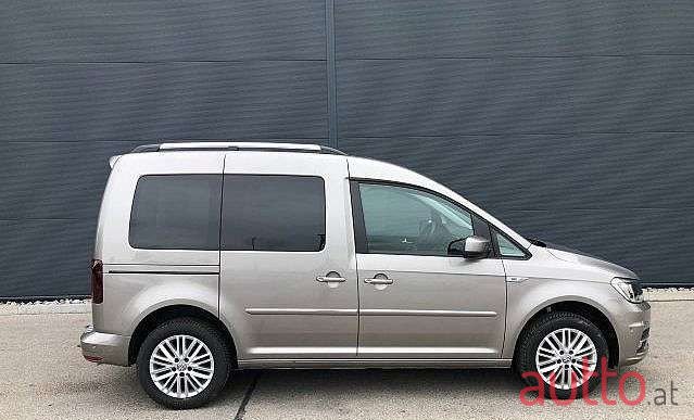 2020' Volkswagen Caddy photo #2