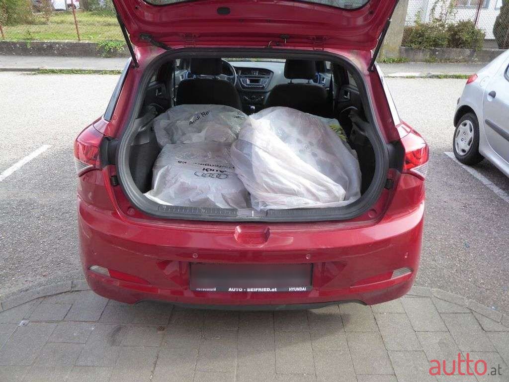 2017' Hyundai i20 photo #4