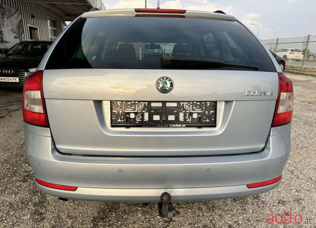 2011' Skoda Octavia photo #3