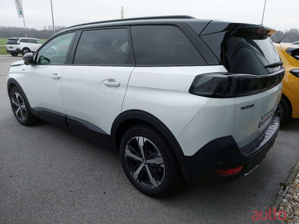 2022' Peugeot 5008 photo #6