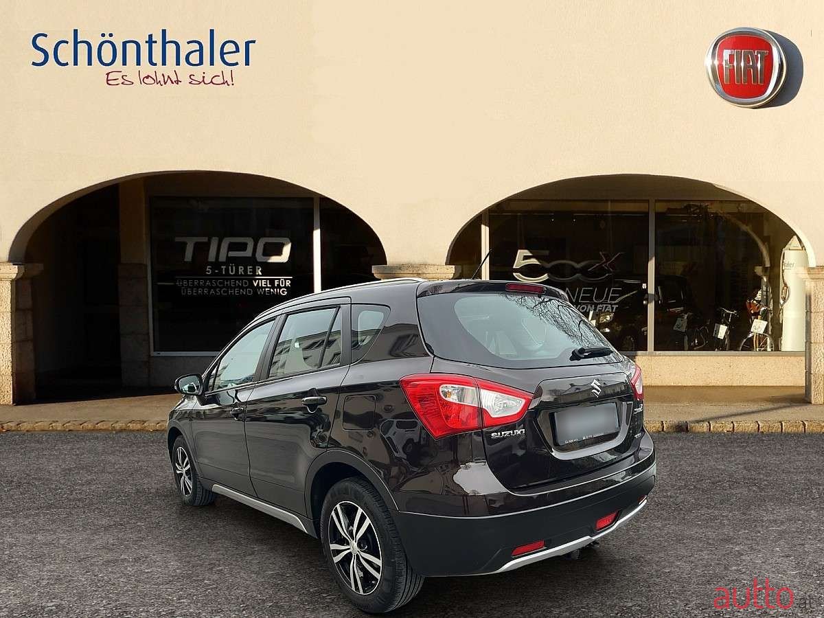 2014' Suzuki SX4 photo #2