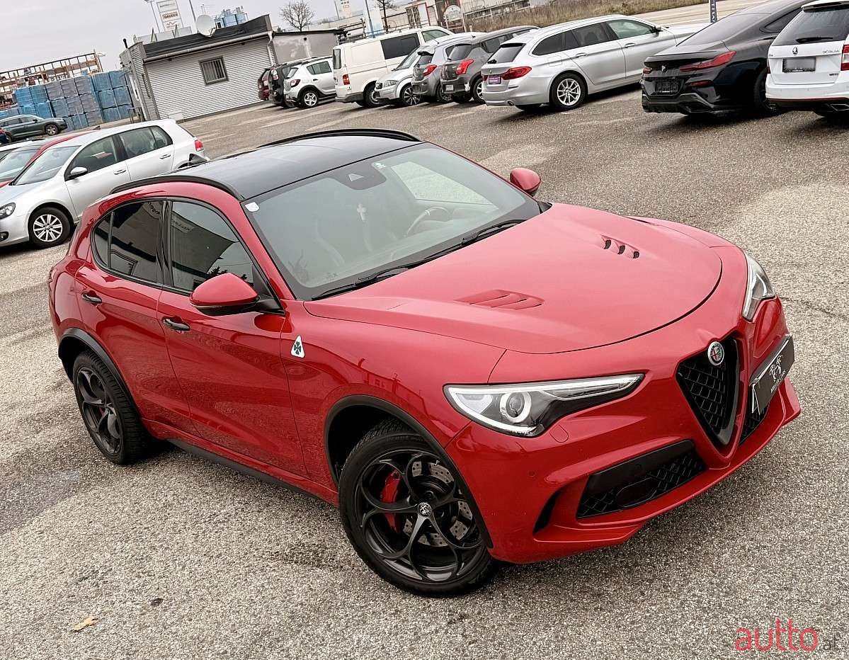 2018' Alfa Romeo Stelvio photo #4