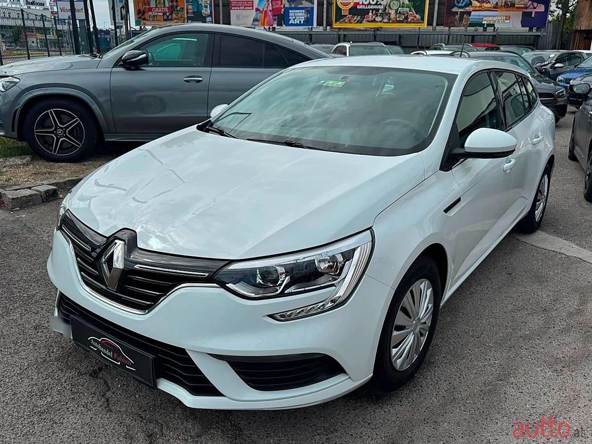 2020' Renault Megane photo #2