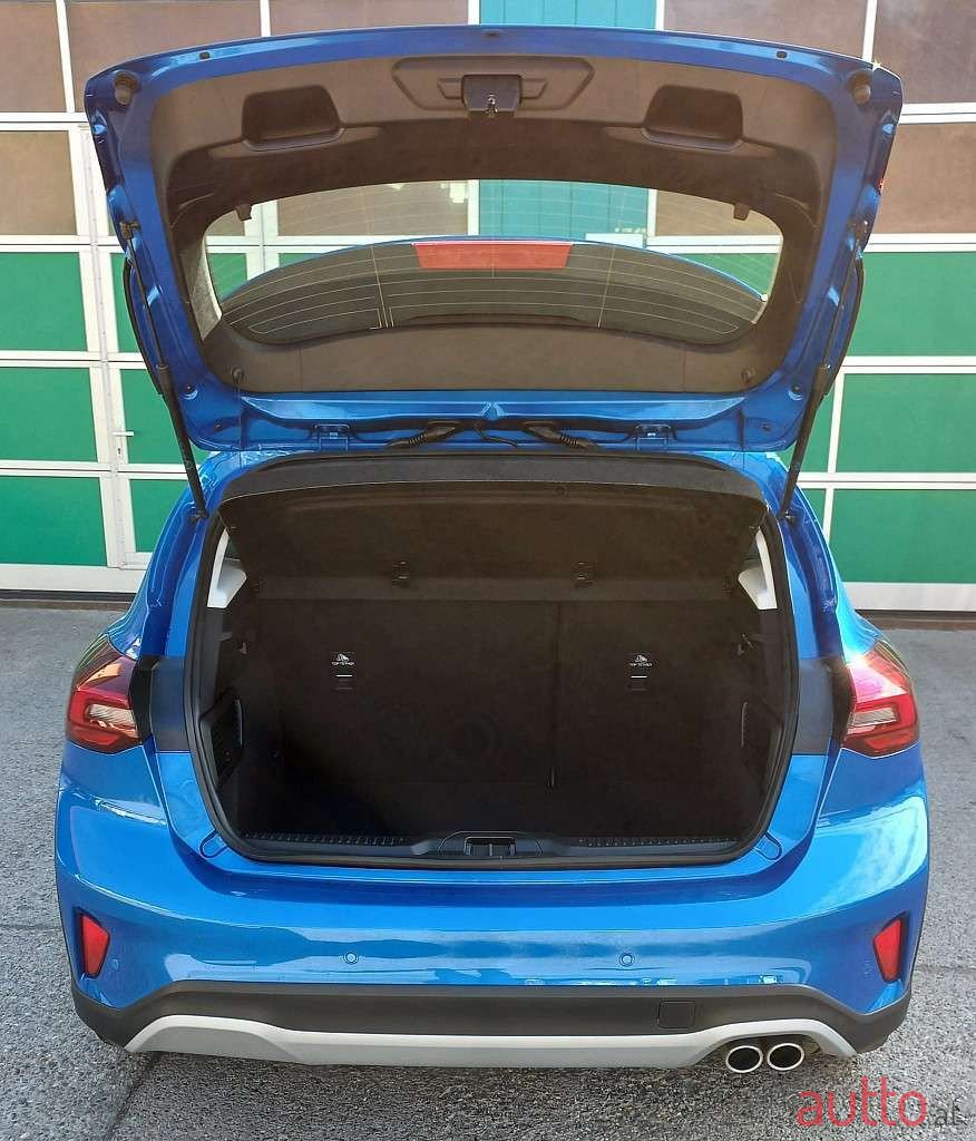 2022' Ford Focus photo #5