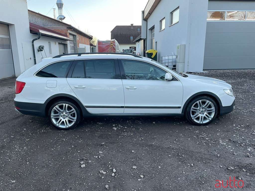 2012' Skoda Superb photo #5