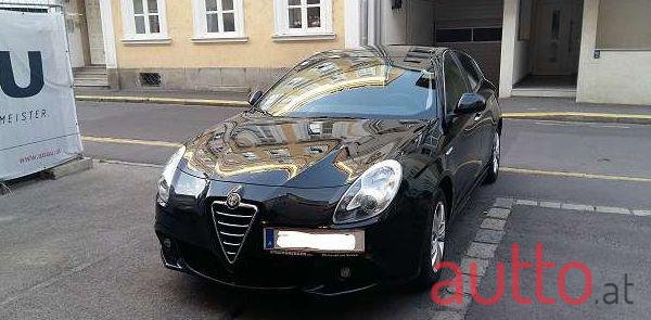 2011' Alfa Romeo Giulietta photo #1