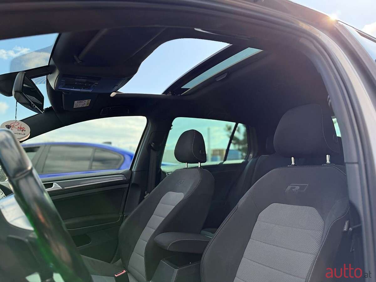 2015' Volkswagen Golf photo #6