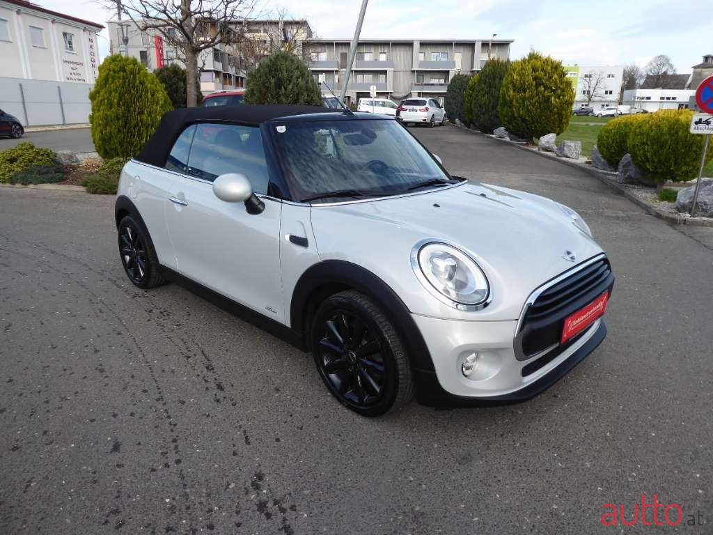 2017' MINI Cabrio photo #5