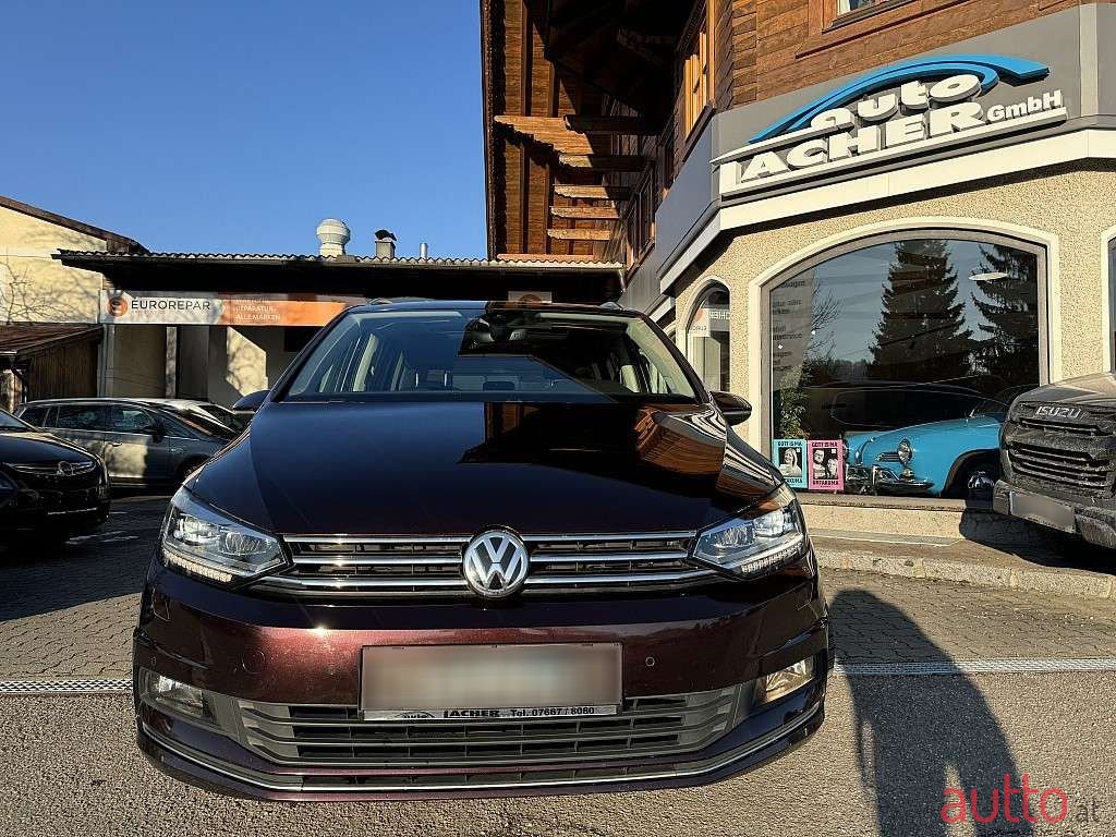 2019' Volkswagen Touran photo #2
