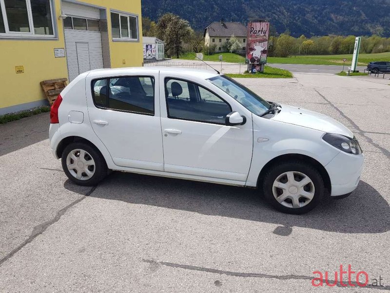 2010' Dacia Sandero photo #5