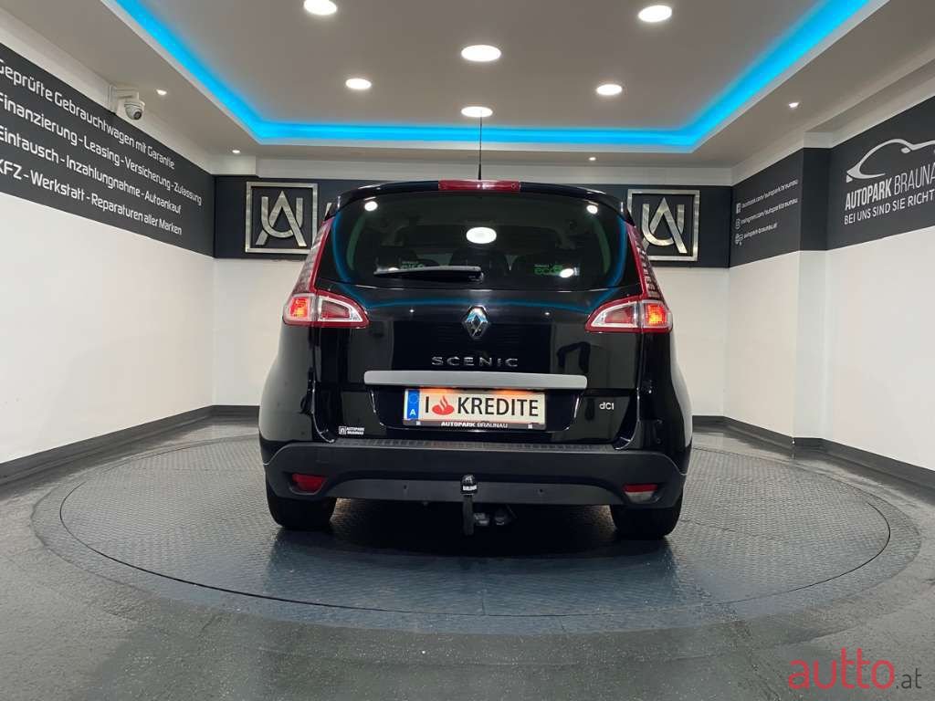 2011' Renault Scenic photo #5
