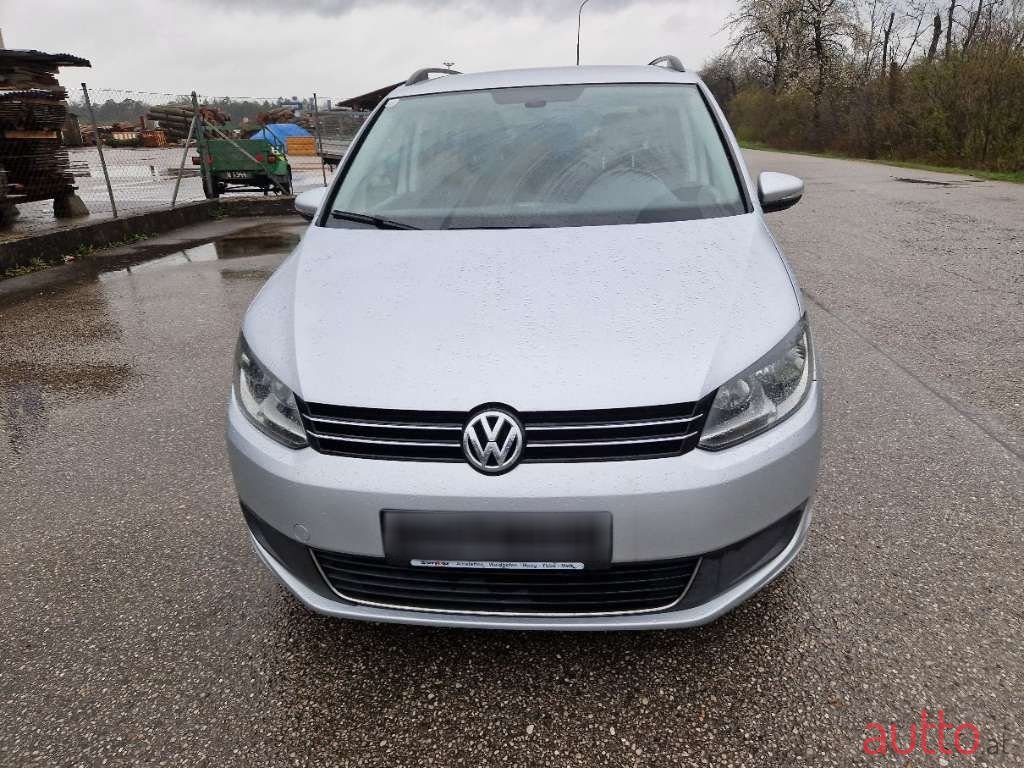 2010' Volkswagen Touran photo #3