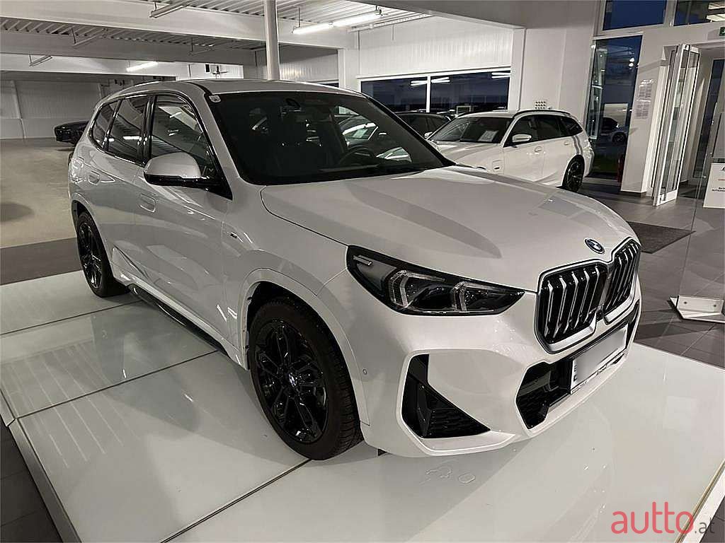 2023' BMW iX1 photo #2