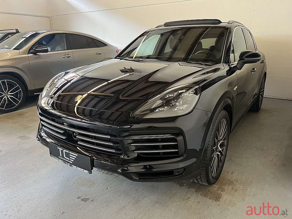 2021' Porsche Cayenne photo #4