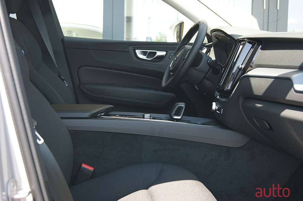 2022' Volvo XC60 photo #3