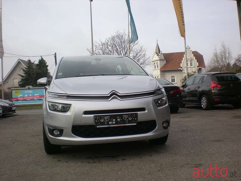 2015' Citroen C4 Picasso photo #2