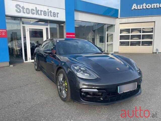 2020' Porsche Panamera photo #6