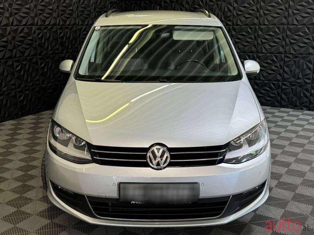 2019' Volkswagen Sharan photo #2
