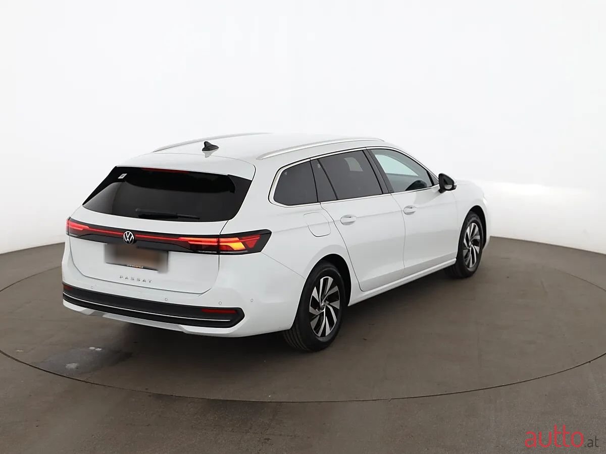 2024' Volkswagen Passat photo #2