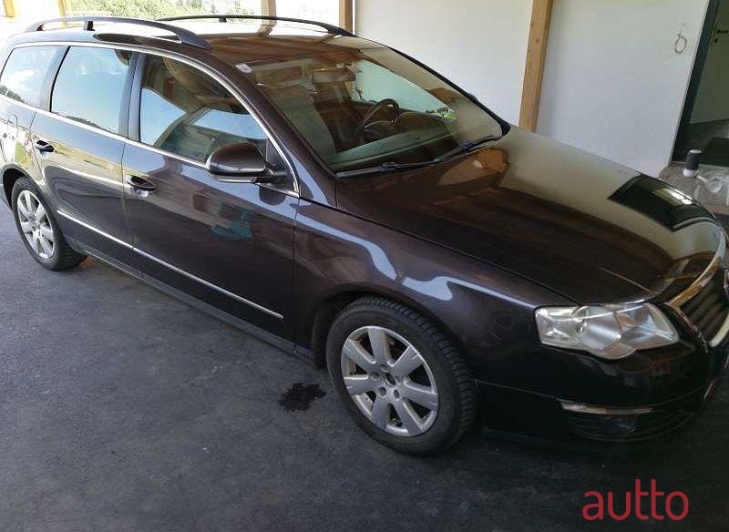 2005' Volkswagen Passat photo #1