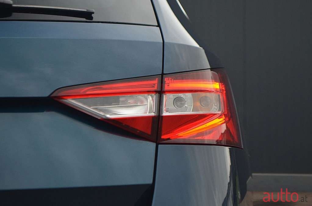 2020' Skoda Superb photo #5