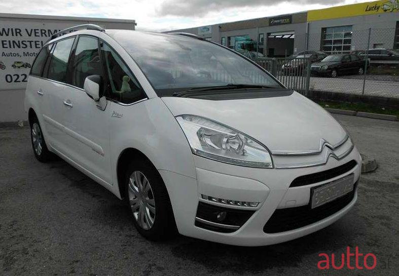 2013' Citroen C4 Picasso photo #1