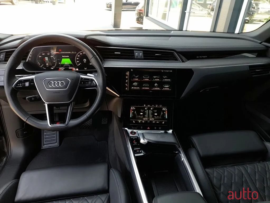 2022' Audi e-tron photo #3