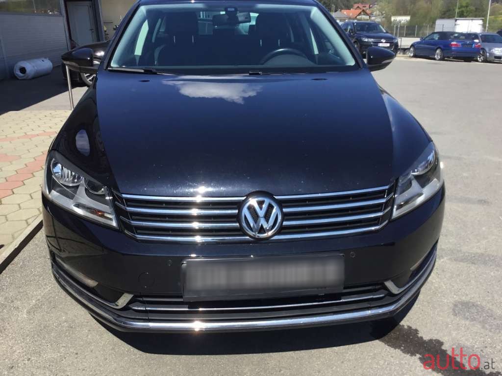 2011' Volkswagen Passat photo #4