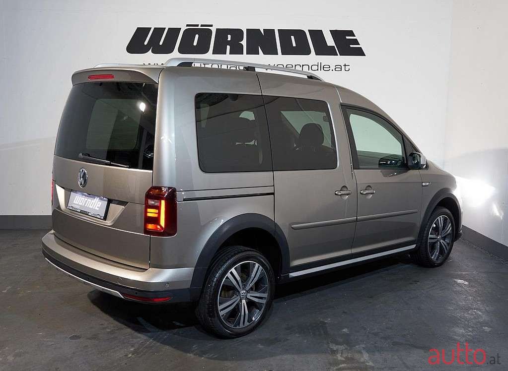 2017' Volkswagen Caddy photo #2