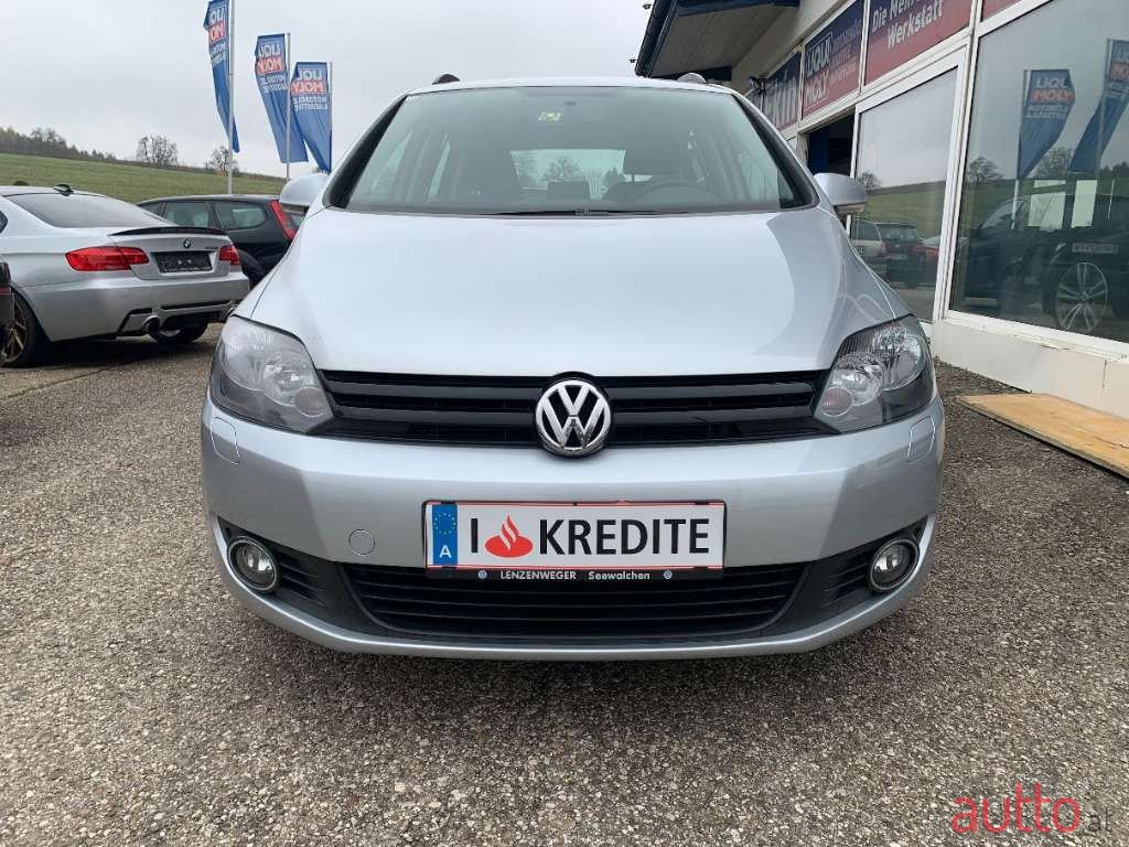 2010' Volkswagen Golf photo #4