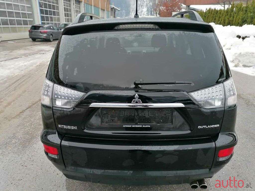 2011' Mitsubishi Outlander photo #5