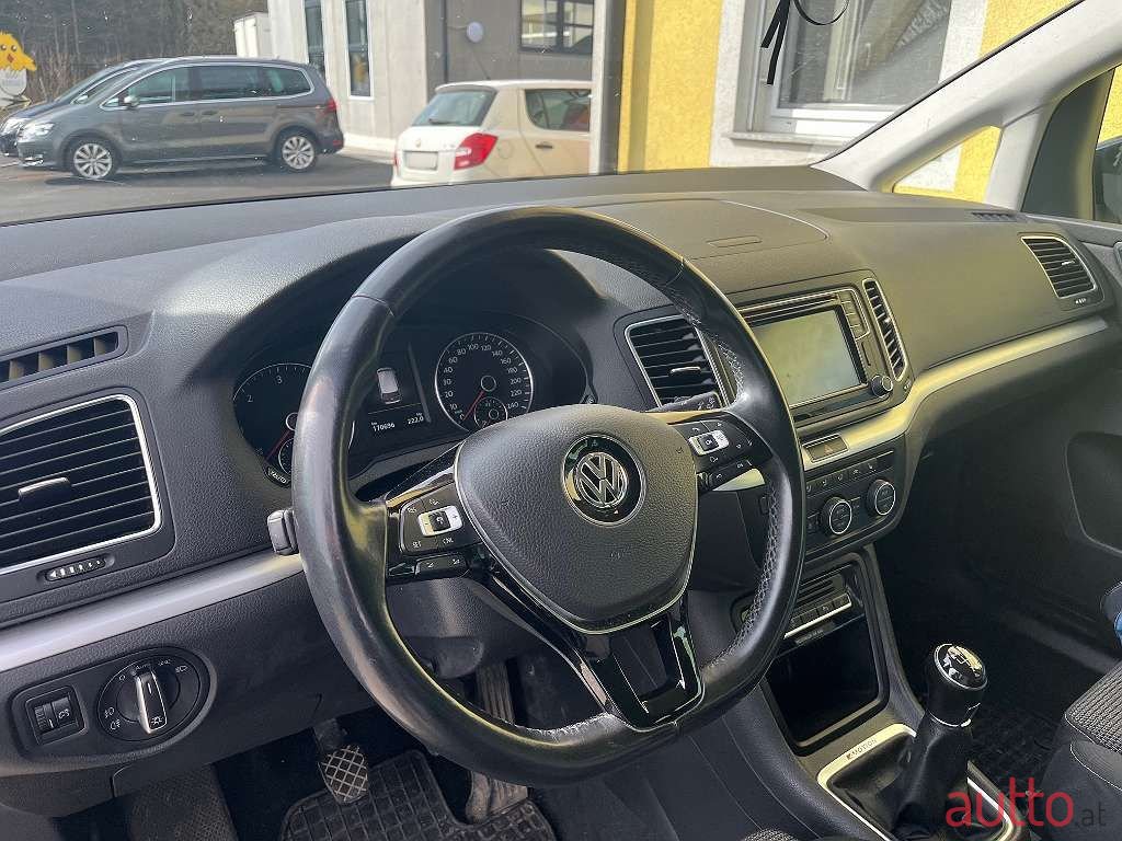 2016' Volkswagen Sharan photo #6