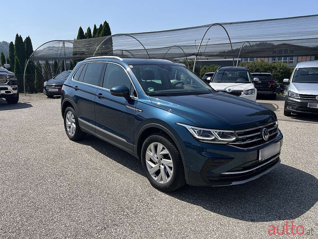 2021' Volkswagen Tiguan photo #2