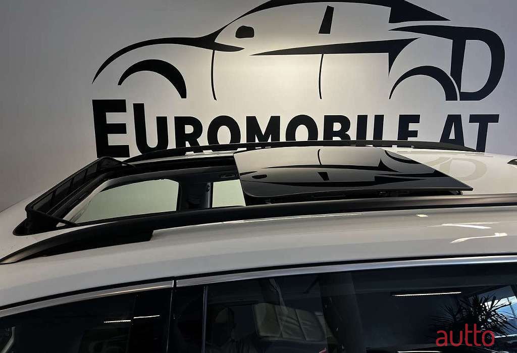 2020' Volkswagen Sharan photo #2