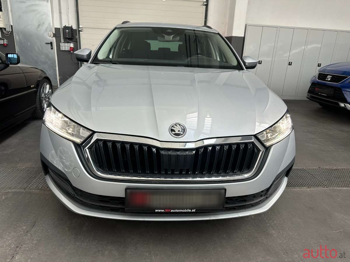 2021' Skoda Octavia photo #2