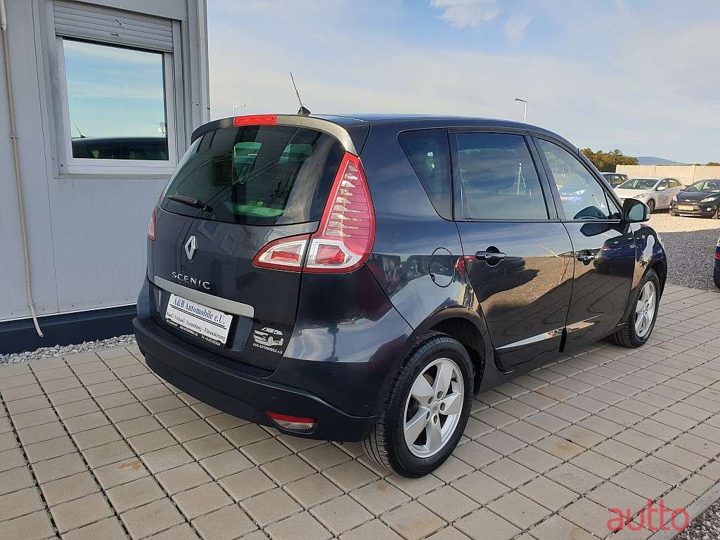 2009' Renault Megane photo #6