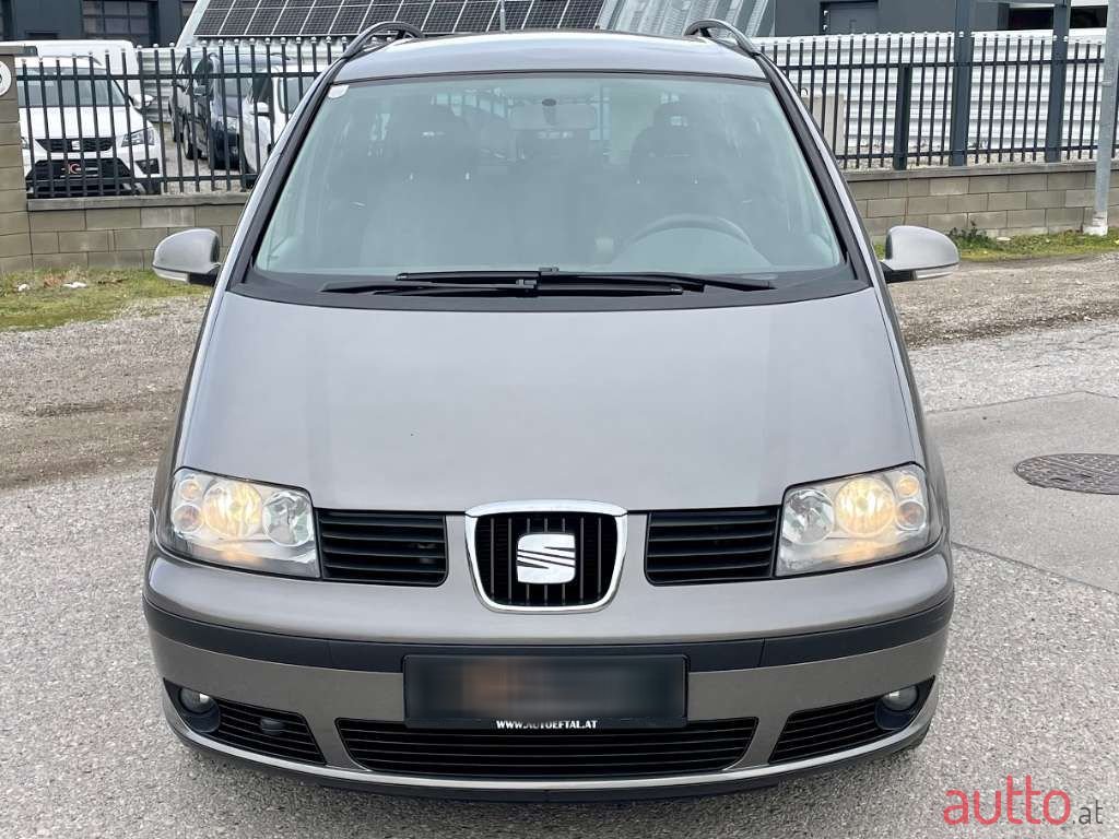 2010' SEAT Alhambra photo #2