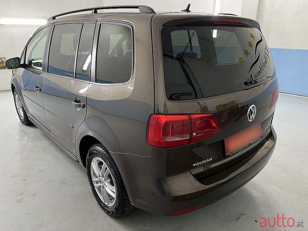 2014' Volkswagen Touran photo #3