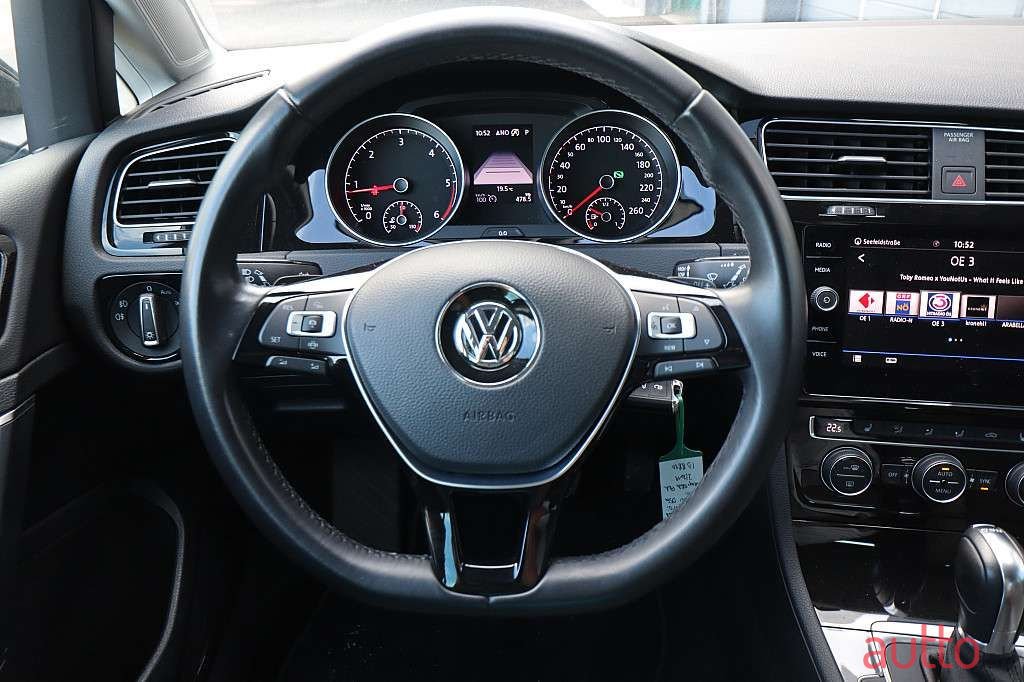 2019' Volkswagen Golf photo #4