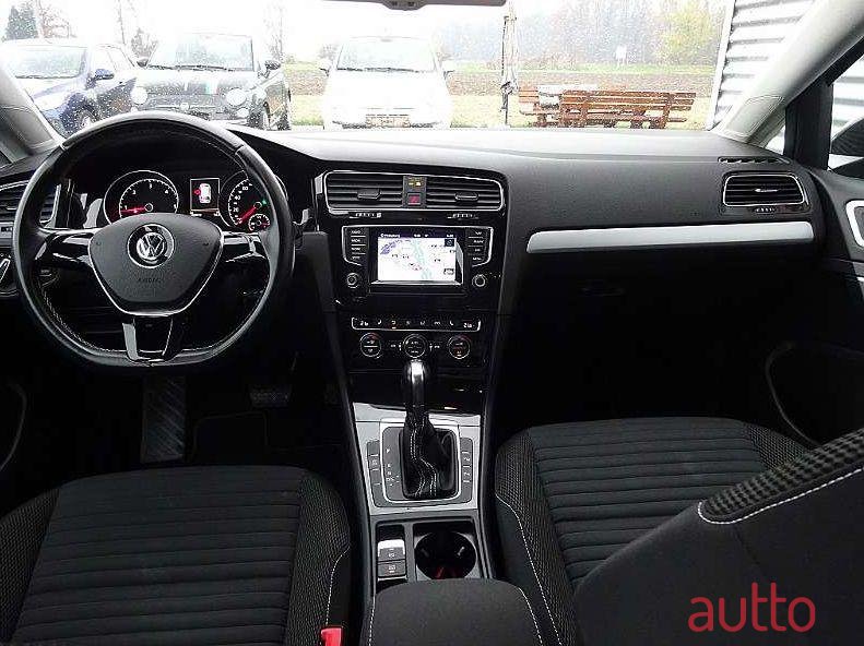 2015' Volkswagen Golf photo #3