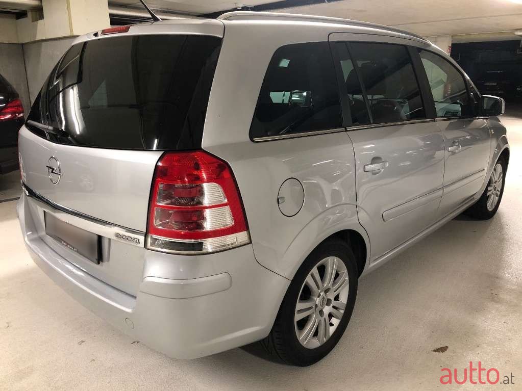 2012' Opel Zafira photo #6